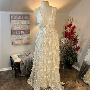 Altared State ARABELLA 3D Floral Appliqué Ivory Bridal Maxi Dress Size Large
